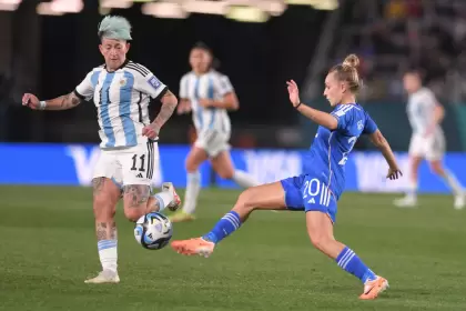 Yamila Rodríguez en el segundo tiempo del debut con derrota por 1-0 frente a Italia en el Mundial Femenino