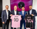 Los hermanos Mas y Beckham con Messi.