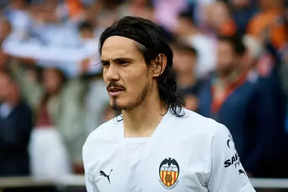 Cavani tena contrato con el Valencia hasta mediados de 2024