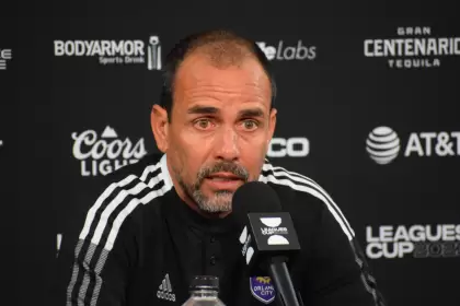 "Fue un circo": el entrenador de Orlando City explotó contra el árbitro por no expulsar a Lionel Messi