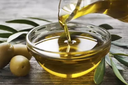 Anmat prohibió la venta y el consumo de un aceite de oliva de una reconocida marca