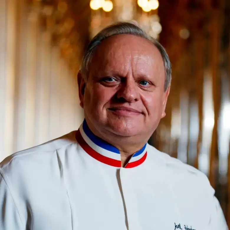 Joël Robuchon, el legendario chef francés, ostenta el récord de estrellas Michelin: 32