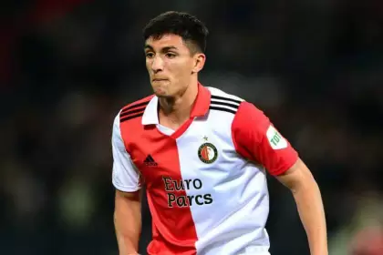 Bullaude no tuvo continuidad en su temporada debut con Feyenoord ya que solo participó en nueve partidos