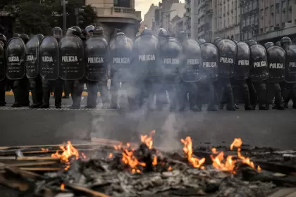 Saltaron los bonos (al mejor precio en casi un año) y la Bolsa subió, pero con casi todo lo operado en papeles extranjeros.