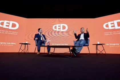 "Hay que luchar contra lo políticamente correcto, porque lo políticamente correcto es una mierda", dijo Macri, desatado, en Uruguay
