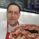Un carnicero de Vicente López puso los precios en dólares: cuánto cuesta el asado y la picada