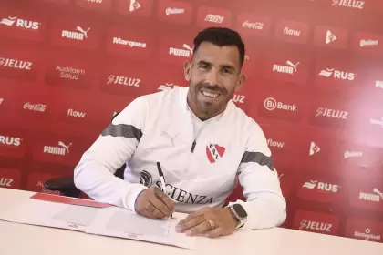 Tevez firmó un contrato hasta mediados de 2024 con opción de terminarlo a fines de 2023