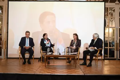 Los economistas Marina Dal Poggetto, Diana Mondino y Martín Redrado, entrevistados por Augusto Darget.