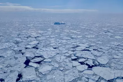 Un iceberg solitario.