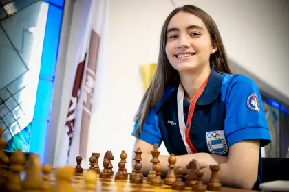 Candela Francisco ya es considerada la mejor ajedrecista argentina de la historia