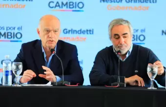 El candidato a la gobernación Néstor Grindetti y su compañero de fórmula, Miguel Fernández.
