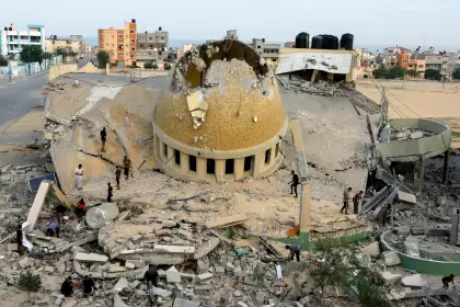 Un golpeado Israel comenzó su "venganza" en la Franja de Gaza