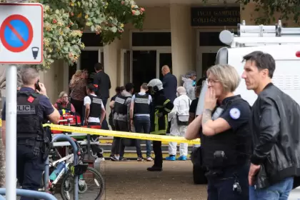 Profesor asesinado a puñaladas en ataque a escuela francesa