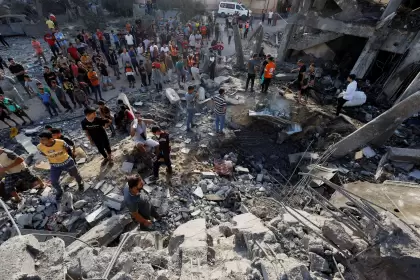 Israel ataca Gaza e Irn apunta contra EE.UU.