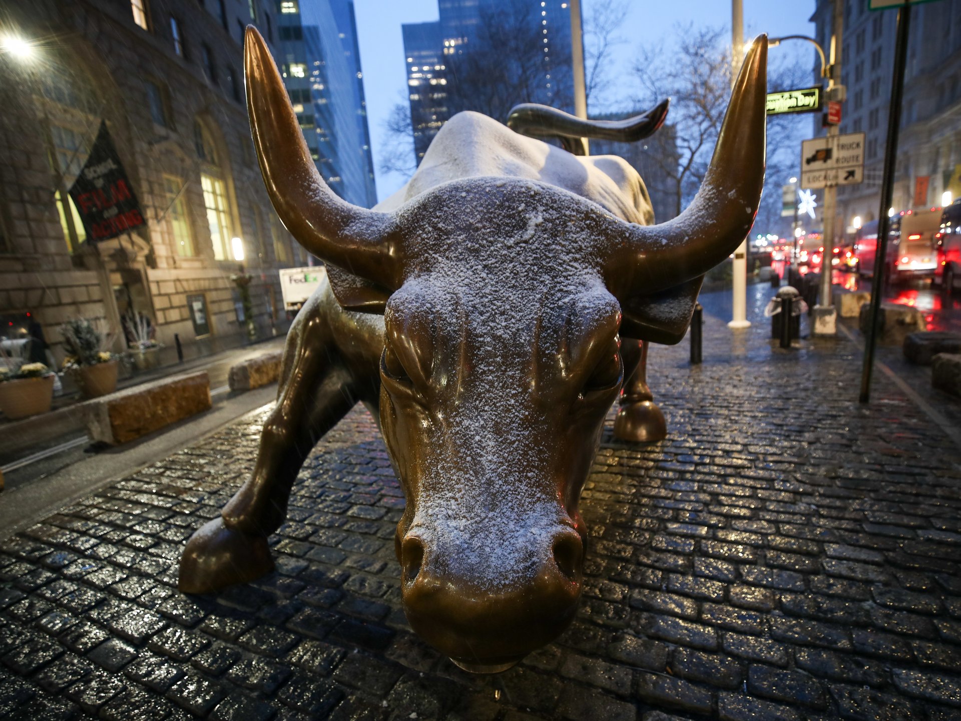 Wall Street y Londres, lapidarios: "Ninguno de los candidatos ofrece consuelo al mercado"