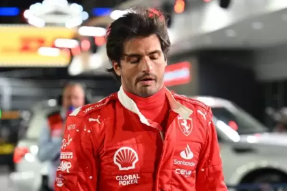 Una alcantarilla revent la Ferrari de Sainz en la primera prctica del GP de Las Vegas