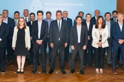 Los gobernadores junto al ministro de Economía, Sergio Massa.