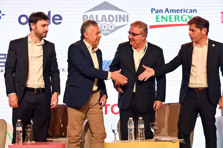 El gobernador de Chubut, Ignacio Torres; Alfredo Cornejo de Mendoza; Raúl Jalil de Catamarca y Axel Kicillof de Buenos Aires
