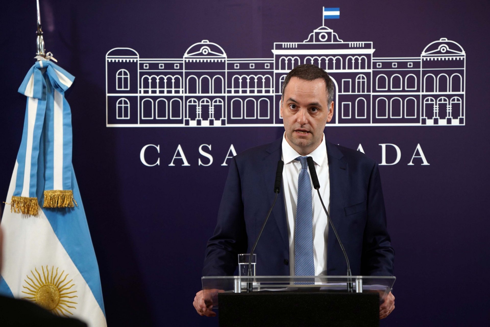 Confirmado: Luis Caputo anunciará las primeras medidas económicas este martes