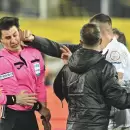 Lamentable: el presidente de un club de Turqua ingres al campo de juego y le peg una pia a un rbitro