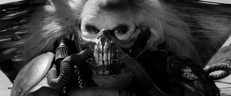 La edicin en Blu-ray de Mad Max: Furia en el Camino incluye la versin en blanco y negro de la pelcula, supervisada por el director George Miller.