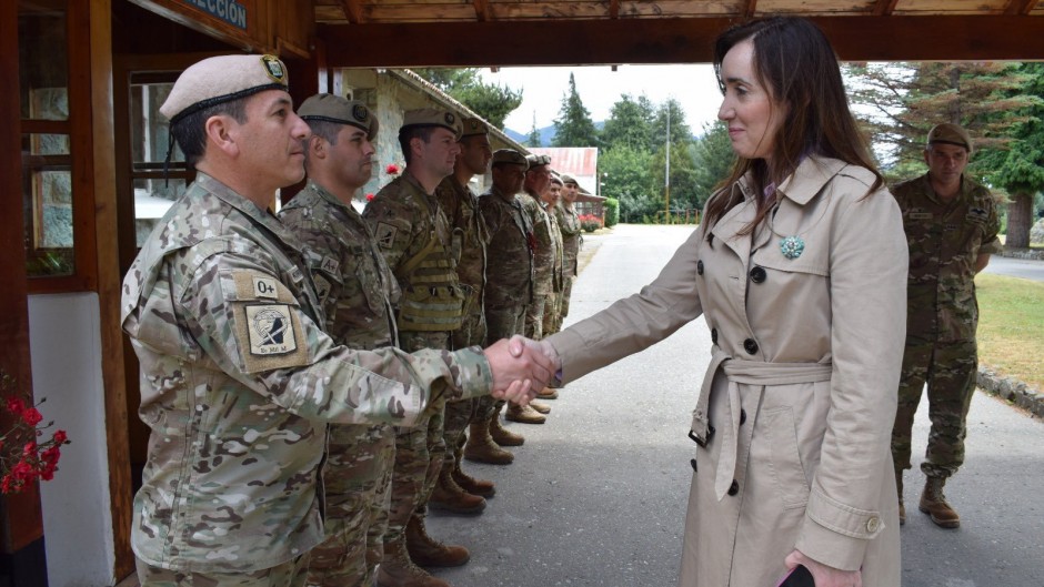 Victoria Villarruel se reunió con empresarios en Bariloche y visitó la Escuela Militar de Montaña