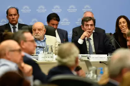 Chirillo dijo que para poder privatizar, hay que "ordenar" las empresas´públicas
