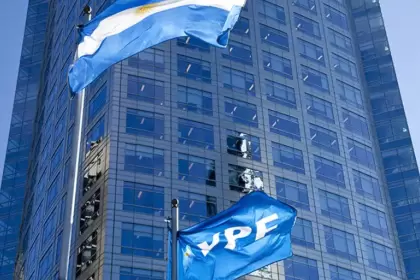 YPF quedó afuera de las empresas a privatizar, pero advierten por las "devoluciones" de áreas a las provincias