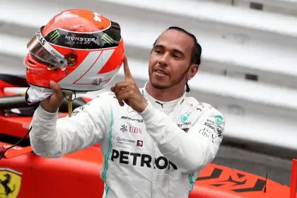 Hamilton pasara a Ferrari para la temporada 2025