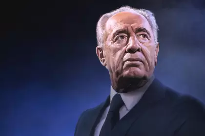 Shimon Peres enfrentó a la inflación: no fue fácil, pero ganó y valió la pena.