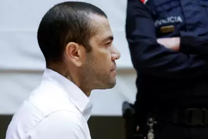 Barcelona: condenaron al futbolista Dani Alves a 4 años y medio de prisión por abuso sexual
