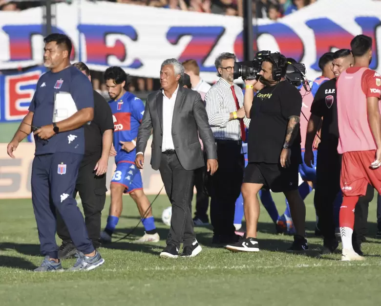 Violencia en la Copa Argentina: un jugador de Chacarita fue herido por un botellazo de un hincha de Tigre