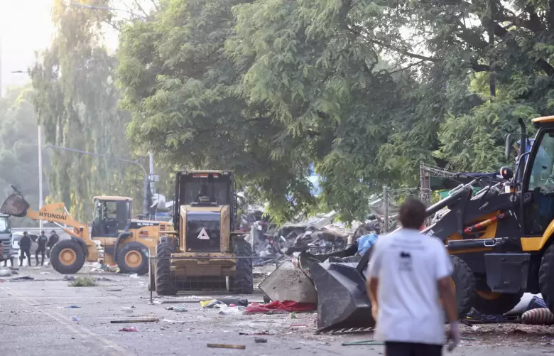 La Ciudad desaloja una calle de Retiro en el acceso a la terminal de mnibus que fue ocupada ilegalmente hace cinco aos