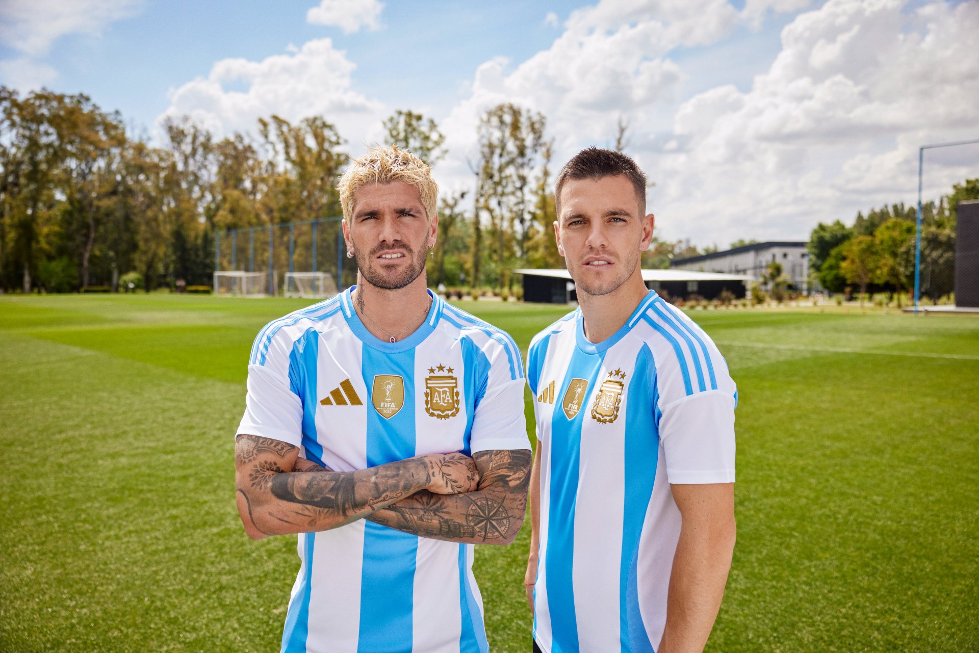 La Selección Argentina presentó sus nuevas camisetas para la Copa América  2024: cuánto cuestan y dónde comprarlas - El Economista