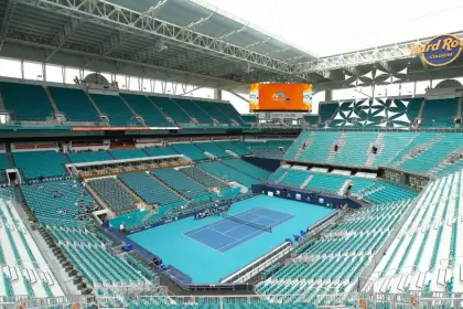 El torneo se lleva a cabo en el Hard Rock Stadium, donde ejerce su locala Miami Dolphins