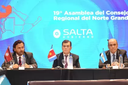 El ministro del Interior, Guillermo Francos, participa en Salta de la cumbre de gobernadores del Norte Grande.