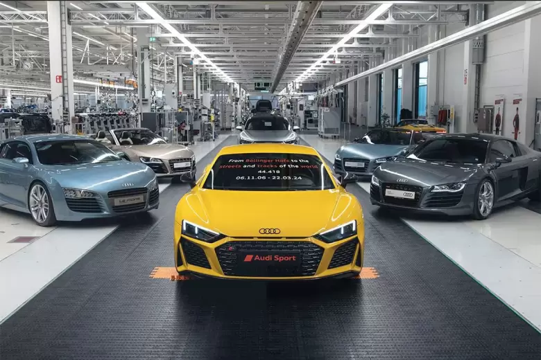 El ltimo Audi R8 que sali de la fbrica el pasado 22 de marzo, secundado por el concept Le Mans y otras versiones.