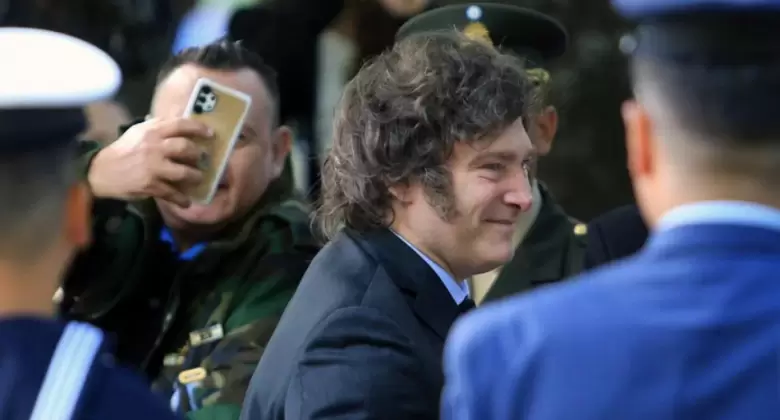 El presidente Javier Milei encabezó el homenaje a los caídos y veteranos de la Guerra de Malvinas.