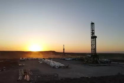 El shale empuja el petróleo mientras el resto del mapa energético retrocede.