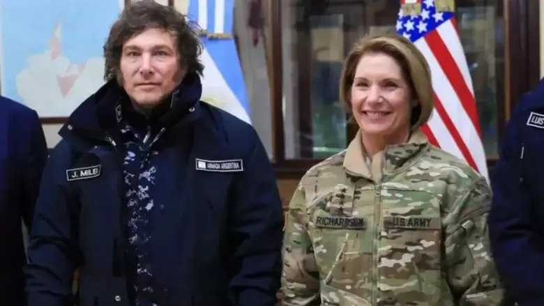 Javier Milei junto a Laura Richardson.