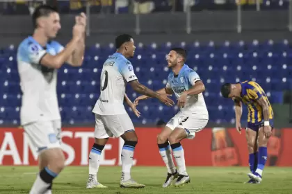 Racing debut con un 2-0 frente a Sportivo Luqueo en la Copa Sudamericana