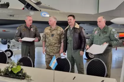 El Gobierno concret la compra de los aviones de guerra F-16 en Dinamarca: Javier Milei particip de manera virtual