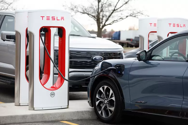 La red de supercargadores de Tesla es la mayor del mundo y no es exclusiva para los autos de la marca.