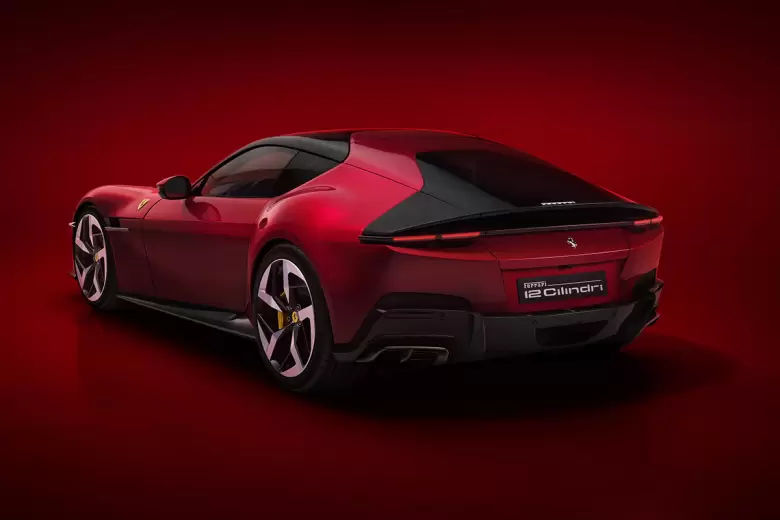 Tiene un motor V12 atmosférico de 830 cv.