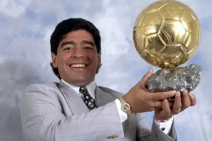 Maradona recibi el Baln de Oro por haber sido el mejor jugador del Mundial de 1986 con Argentina