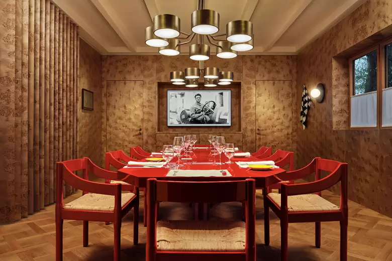 La experiencia incluida en Airbnb incluye una cena en el restaurante "Cavallino" donde coma Enzo Ferrari.