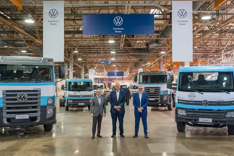 Marcellus Puig, Roberto Cortes y Hernn Pacheco en el acto de oficializacin de produccin de camiones VW.