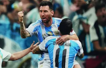 Abrazo entre Messi y Di Mara.