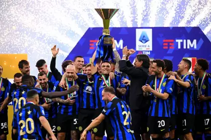 Lautaro Martnez, capitn y emblema del Inter, celebrando la conquista de la Serie A de Italia.