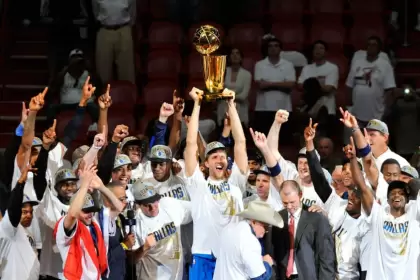 Los Mavericks celebrando su campeonato de 2010-2011 en la NBA